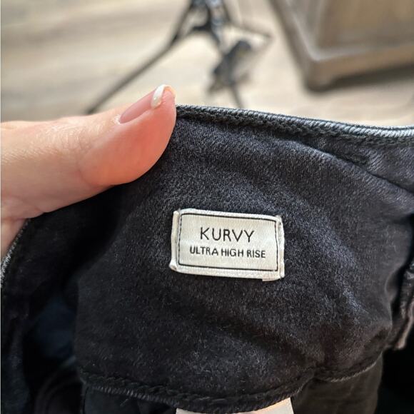 Kancan Kurvy Ultra High Waist Black Two Button Denim Shorts Size 27 - Picture 6 of 6